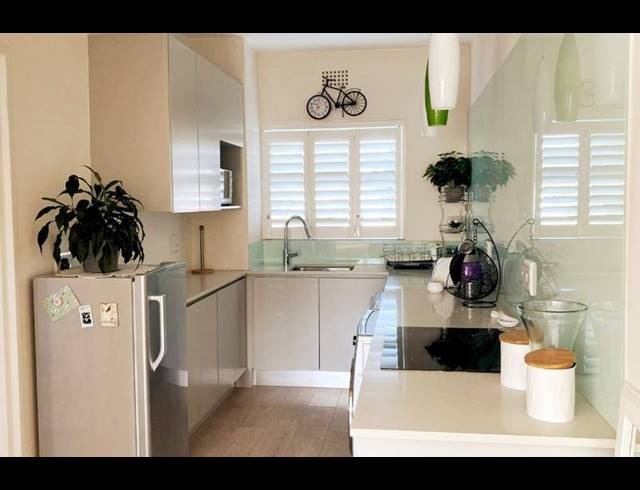 2 BEDROOM PROPERTY TO RENT IN VREDEHOEK